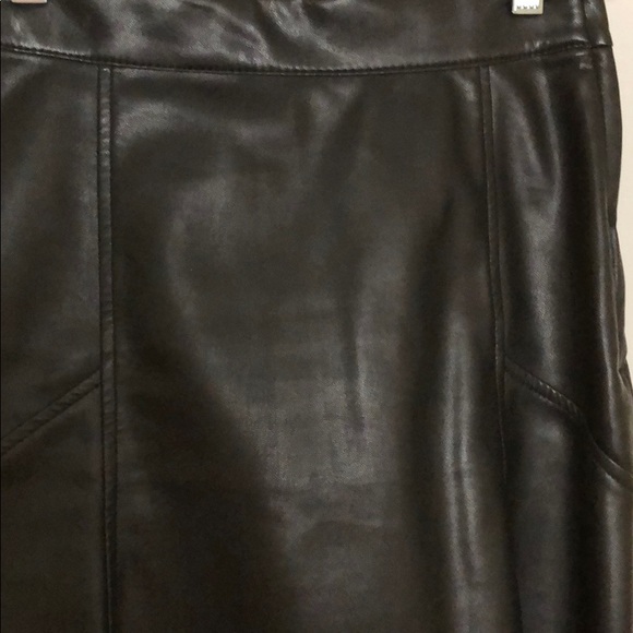 Faux leather skirt - Picture 2 of 7
